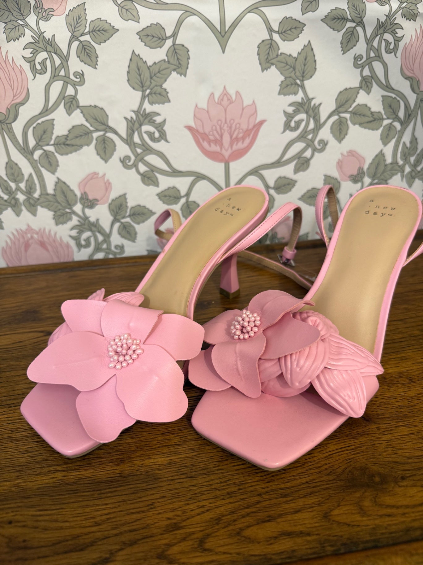 a new day Shoes 7.5 Pink