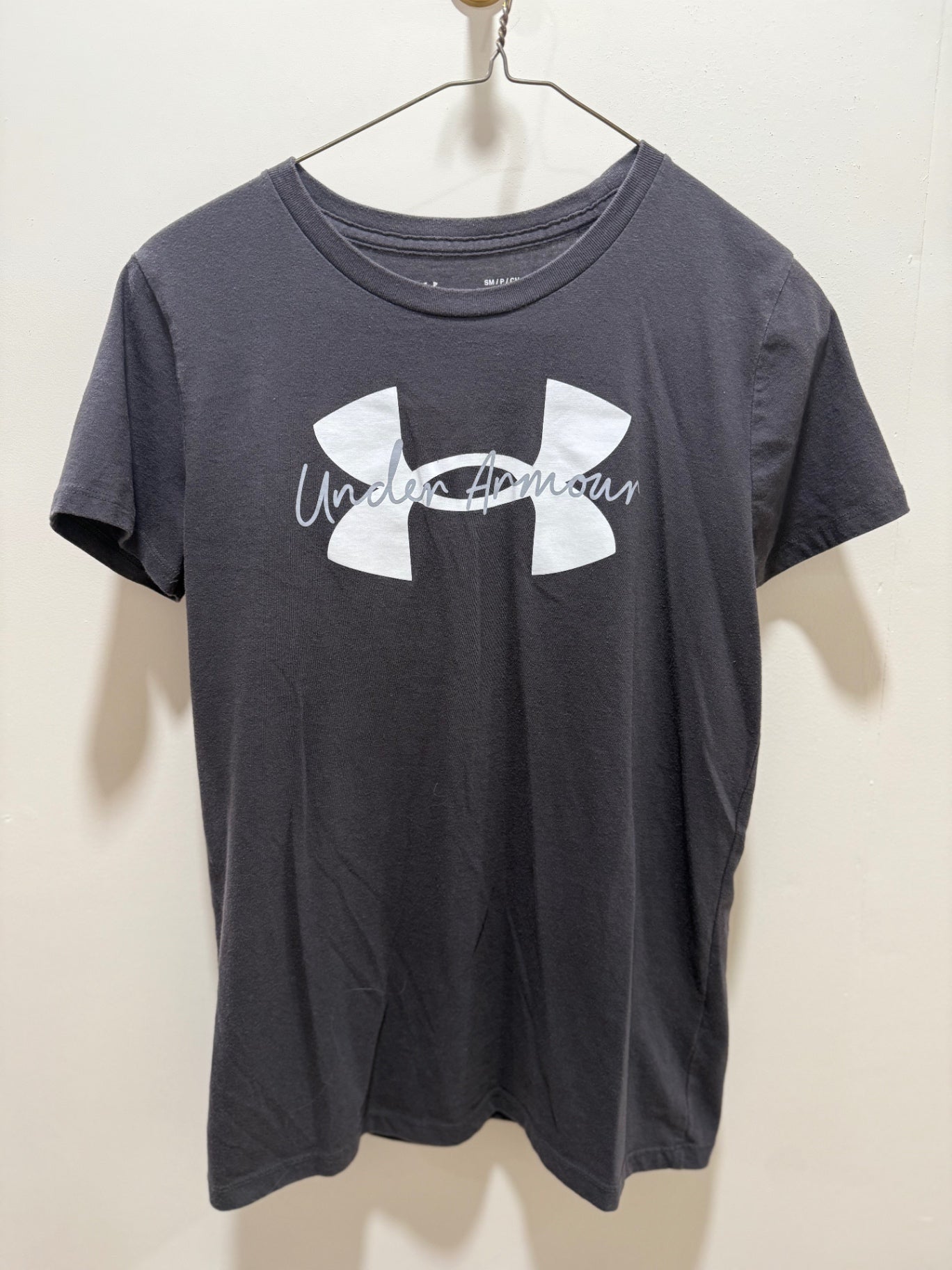 Under Armour T-Shirt Small Dark Gray