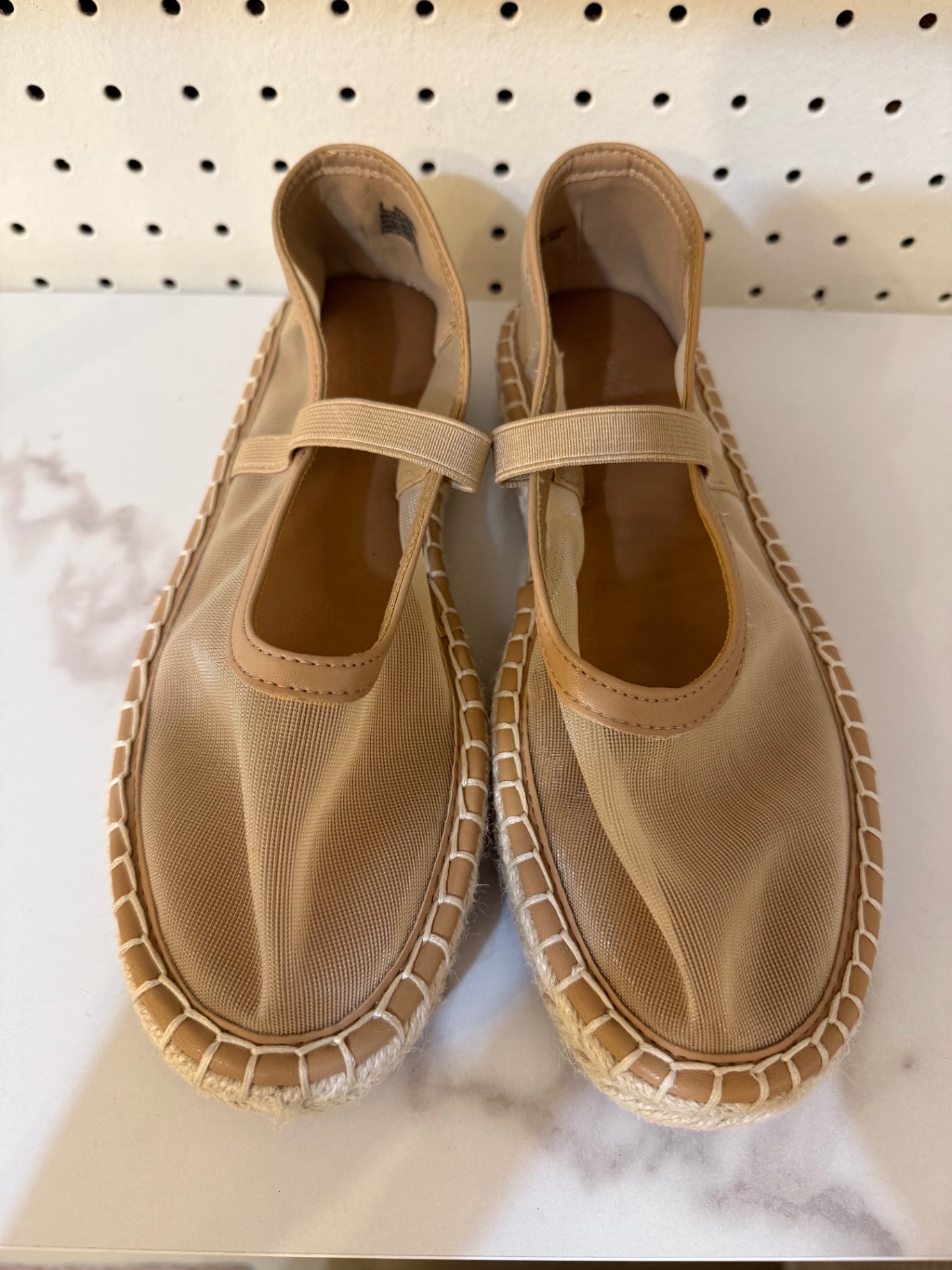 Universal Threads Shoes 6 Beige