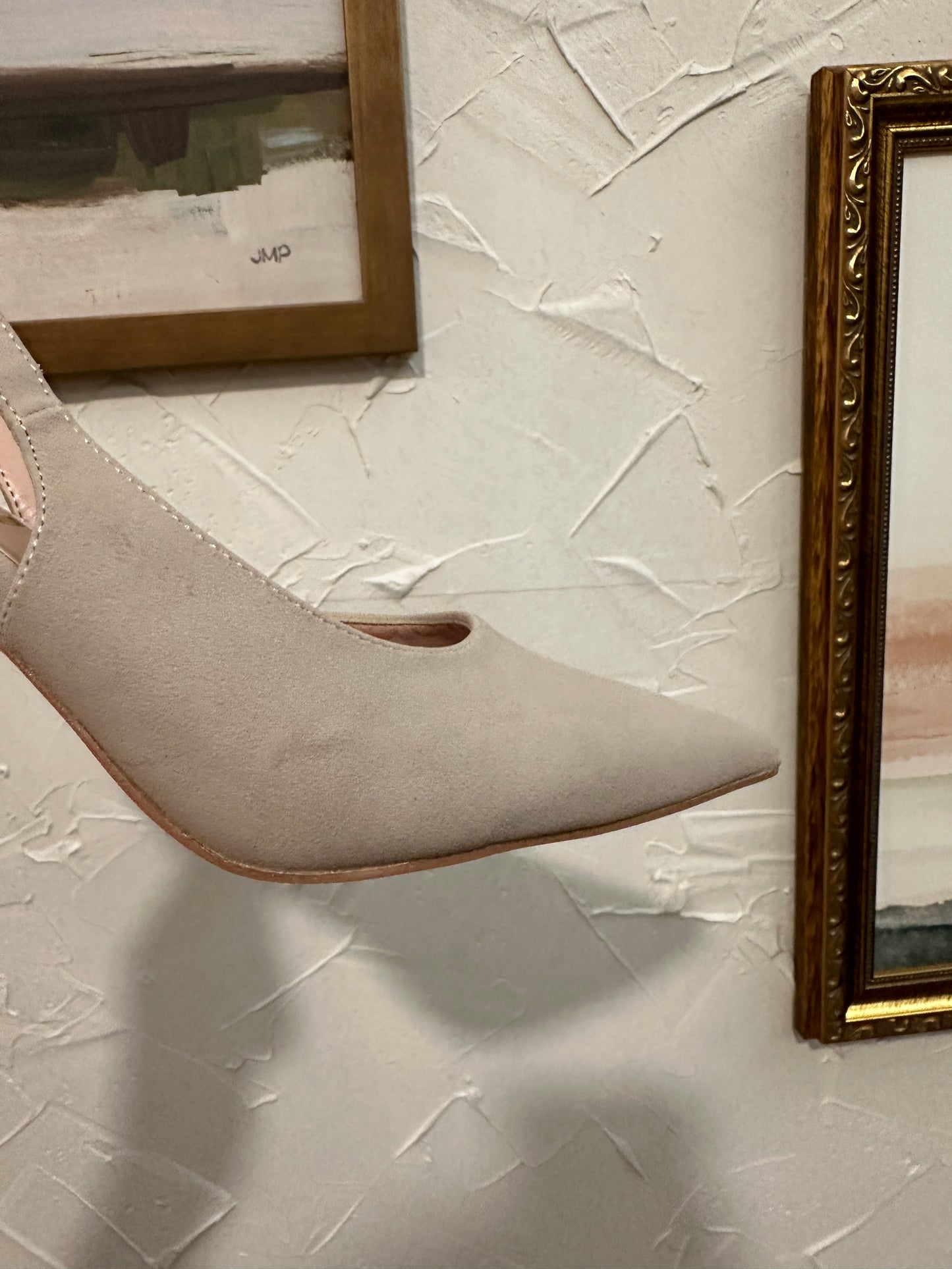 POINTED TOE SLINGBACK HEEL