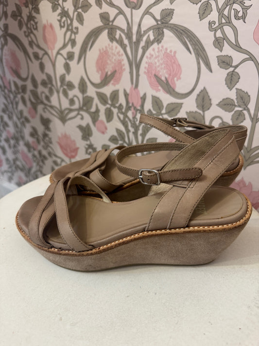 Camper Shoes 37 Beige
