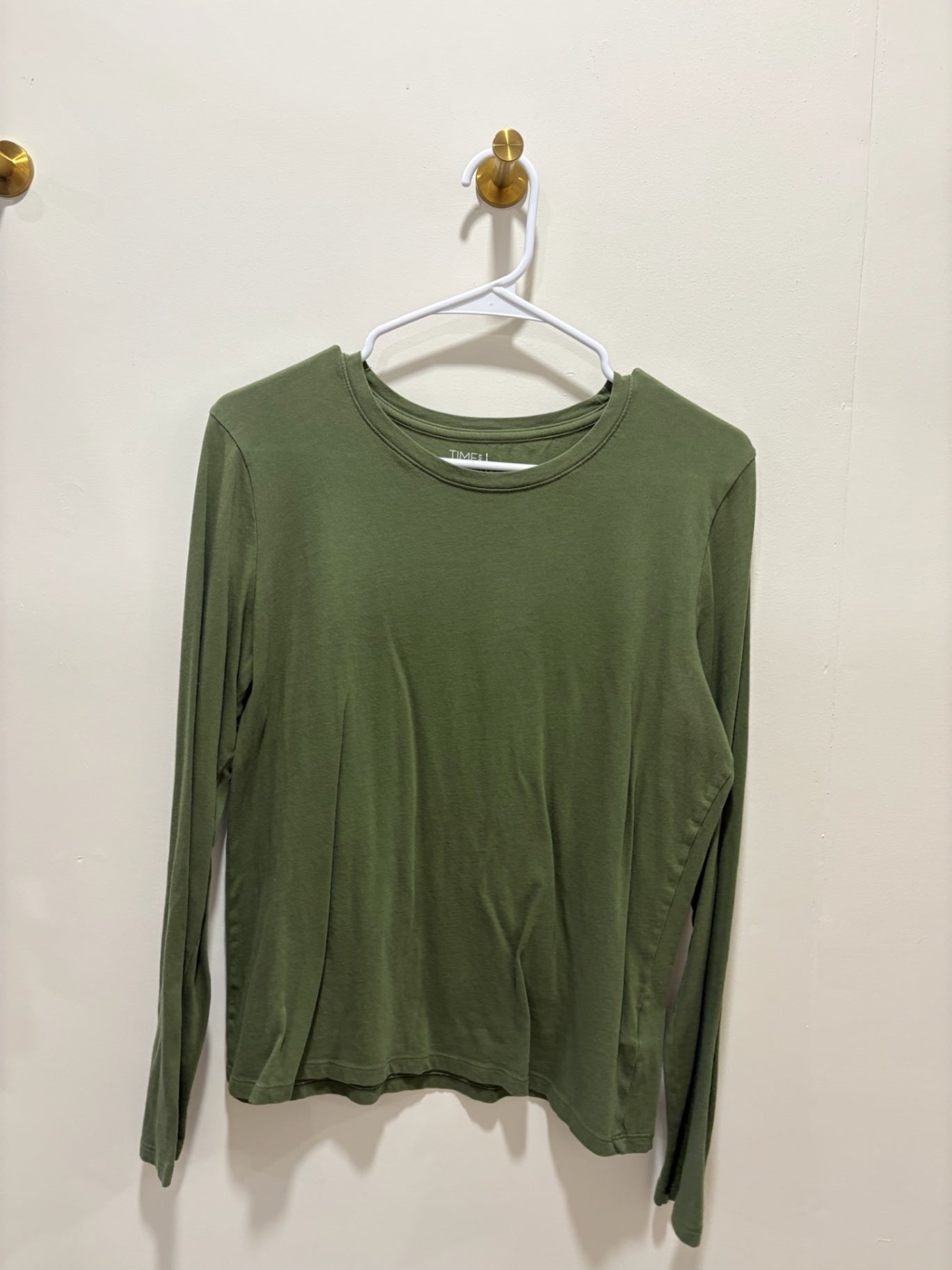 TIME and TRU Top Medium Olive green