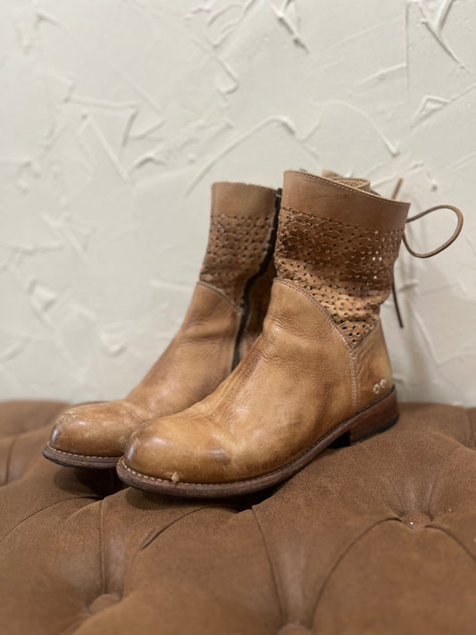 Boots 8 Tan
