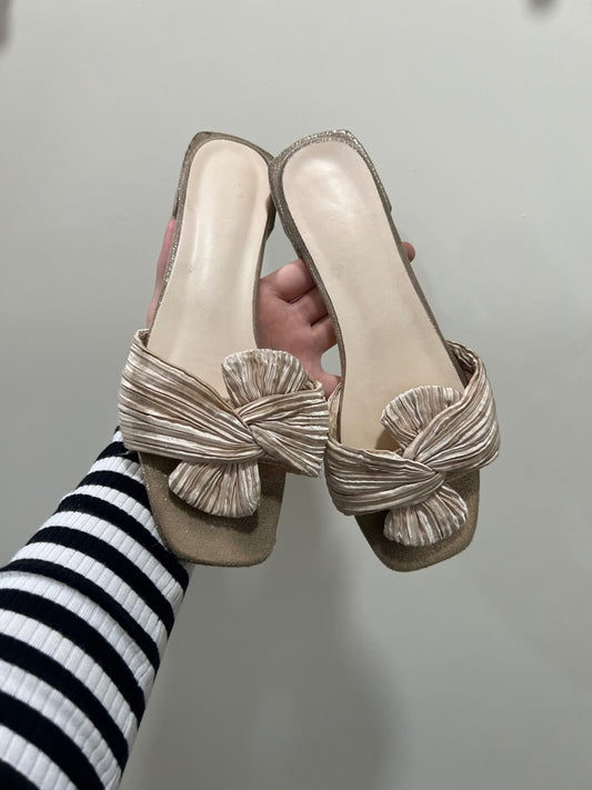 Slides 9 Beige