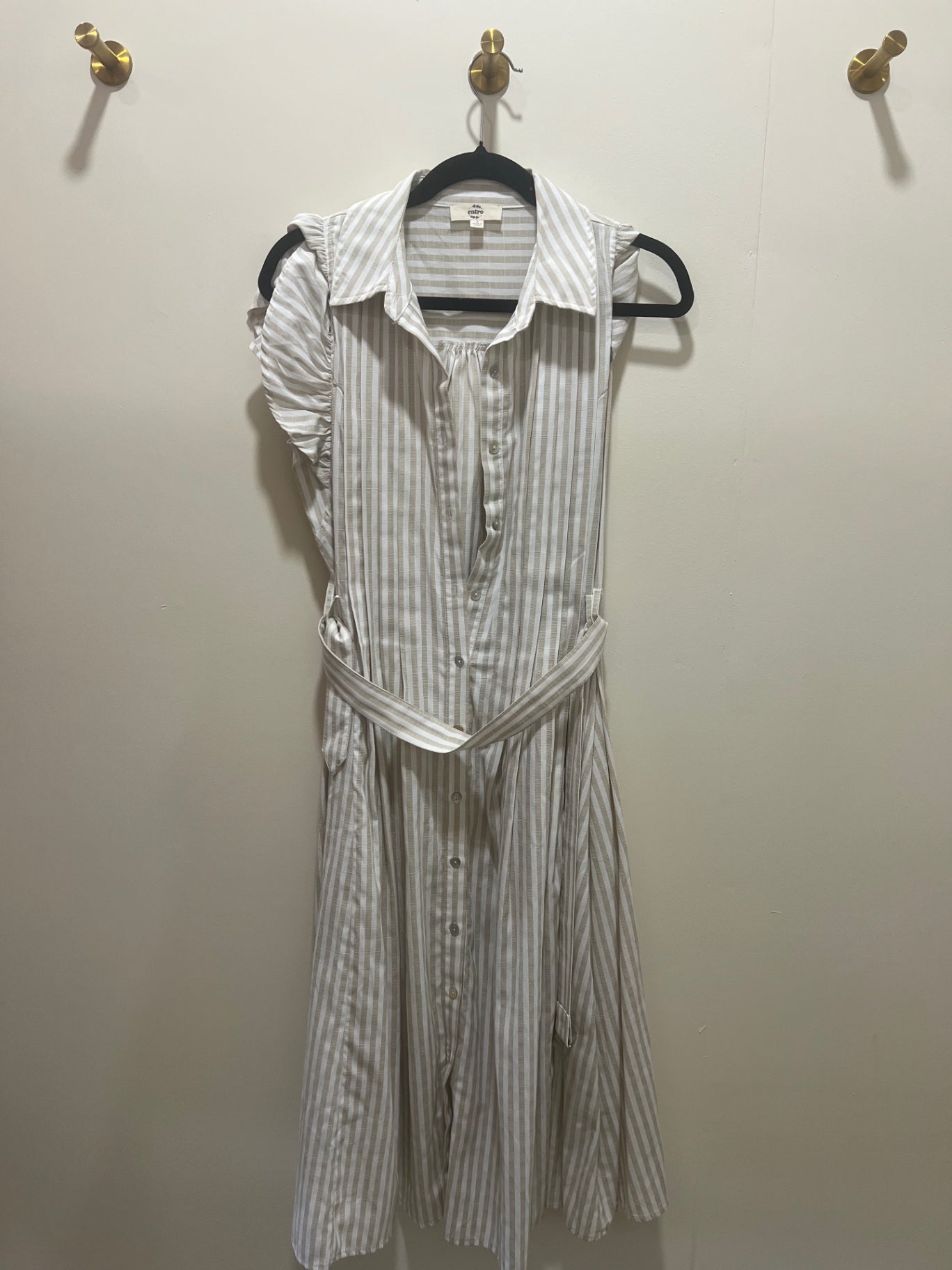 entro Dress Small Beige and white