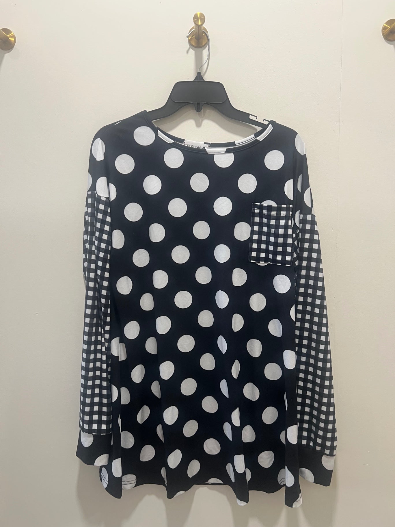 Nuggles Top Medium Black and White