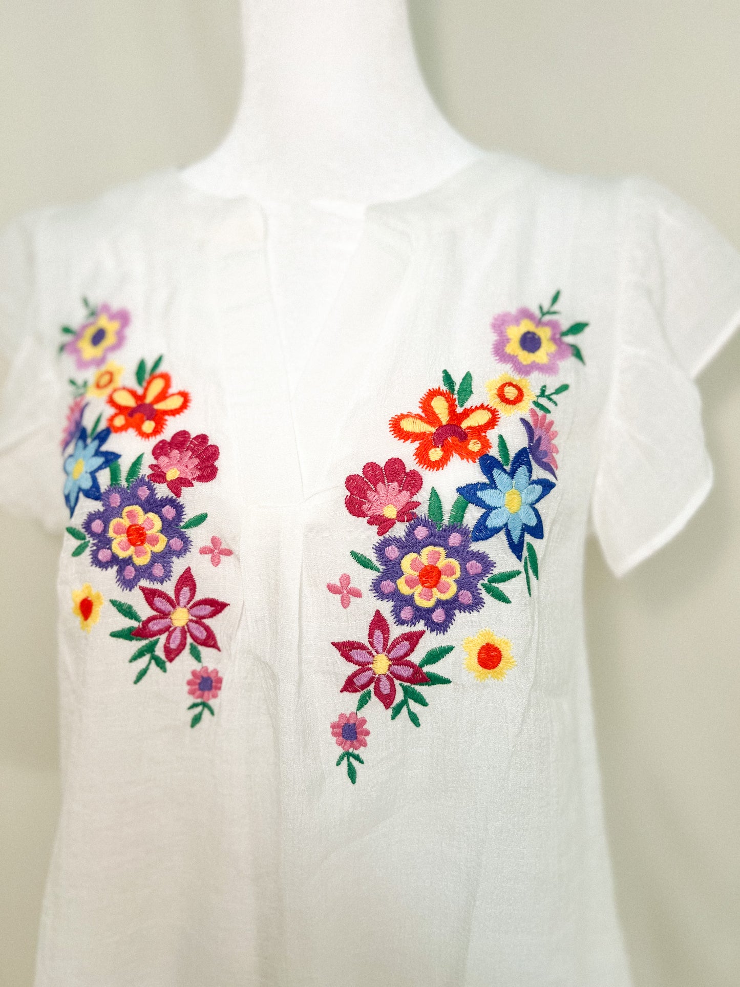 FLORAL EMBROIDERY TOP