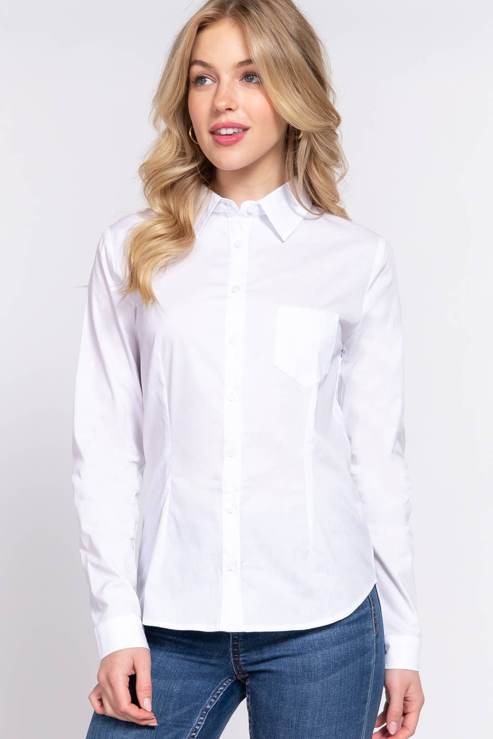 The Tia Button in white
