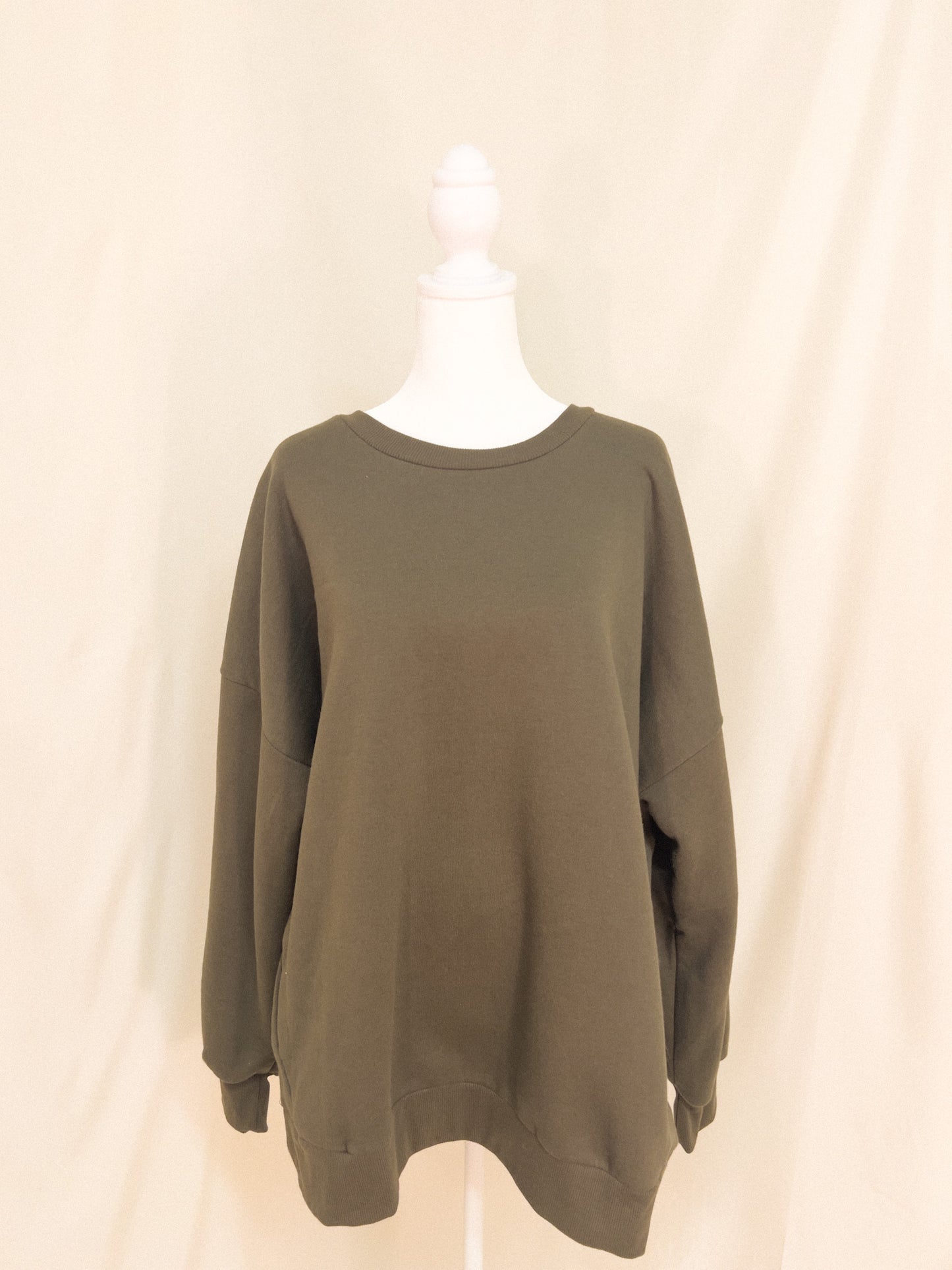 Basic plus pocket sweatshirt