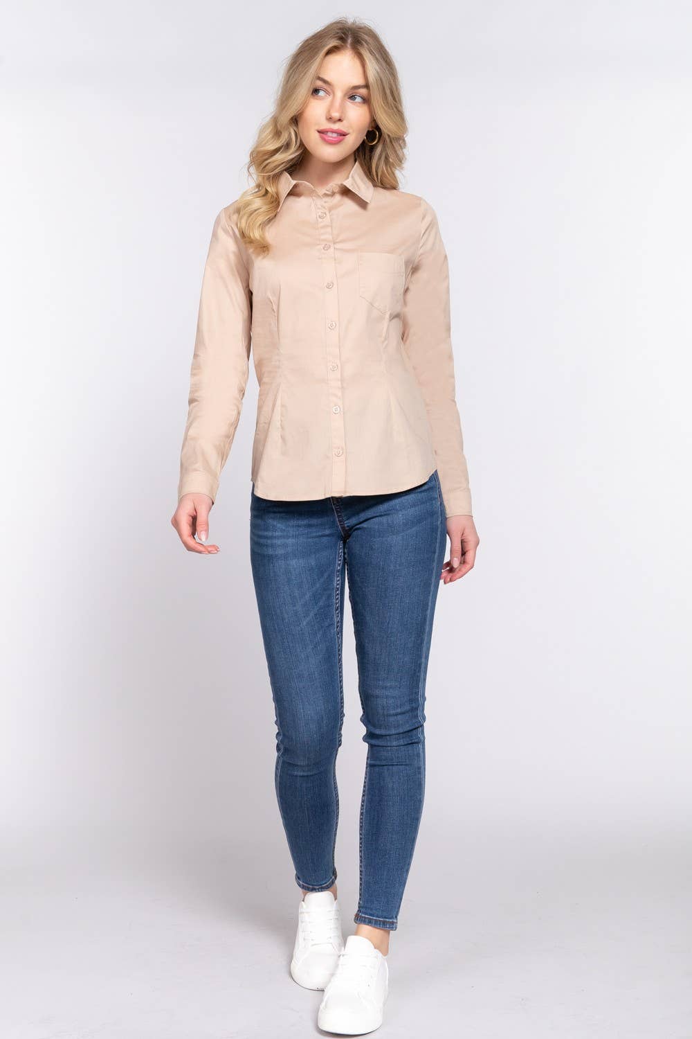 The Tia Button in white